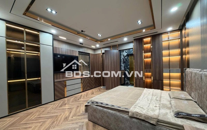 HAI BÀ TRƯNG - SIÊU PHẨM LÔ GÓC  - THANG MÁY -  Cách 10m ra Phố